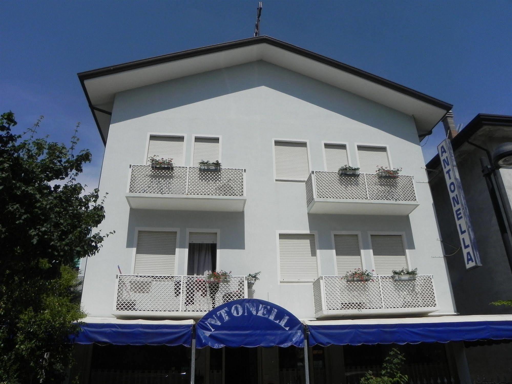 Hotel Antonella Caorle Buitenkant foto